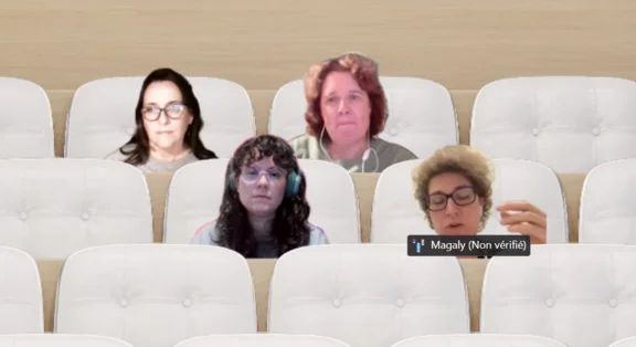 Participants dans une salle de conférence virtuelle