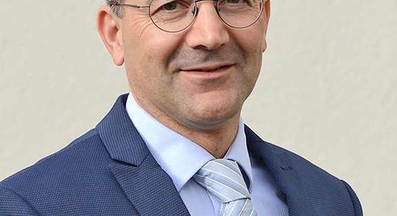 Dr. Daniel Chartouni