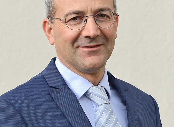 Dr. Daniel Chartouni