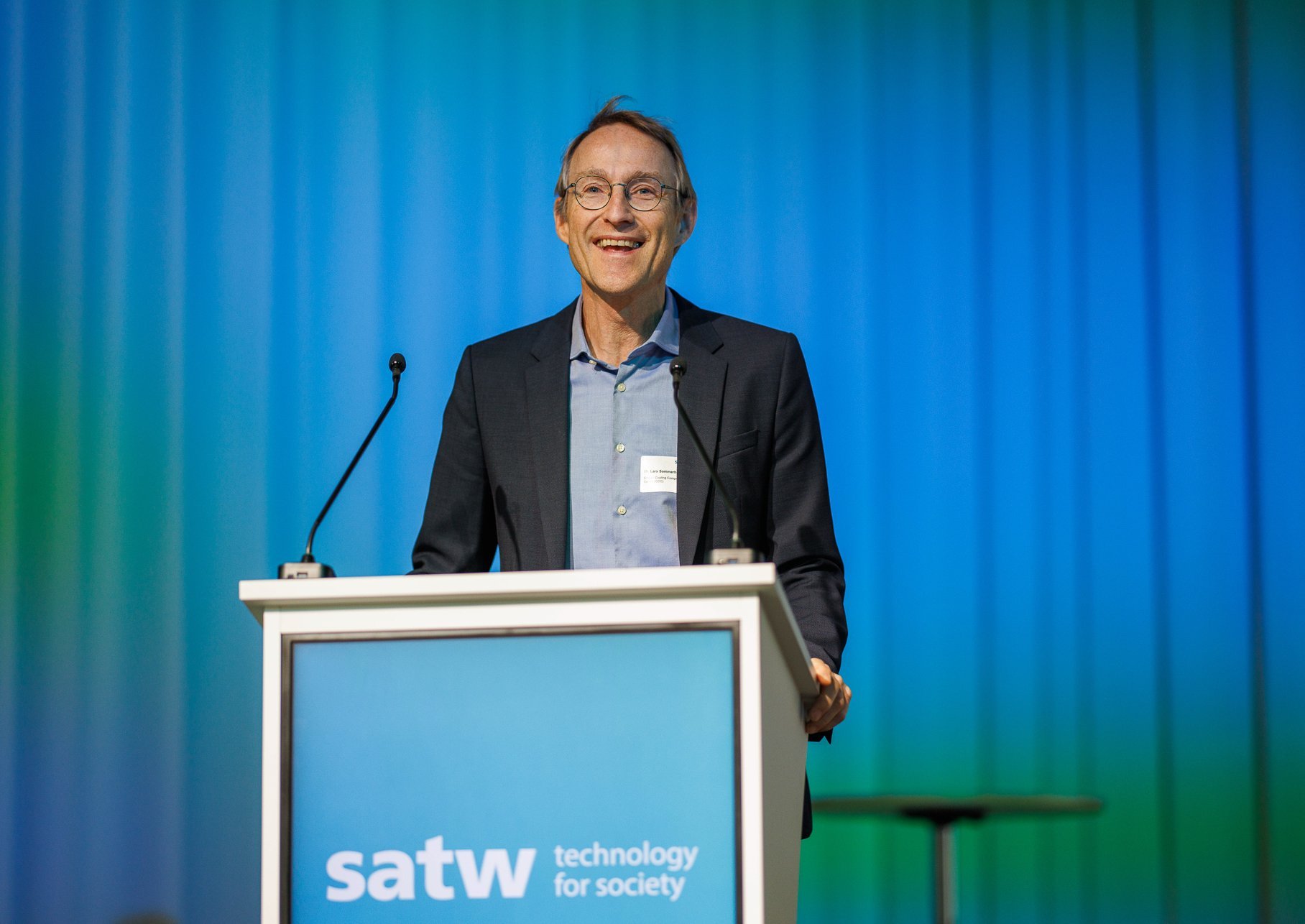 Lars Sommerhäuser gives his acceptance speech for the Outstanding Achivement Award.