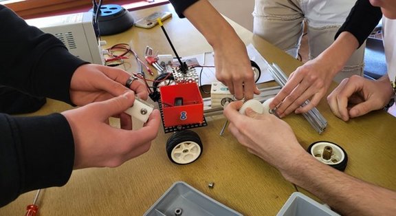 TecDay au Lycée Denis-de-Rougemont à Neuchâtel