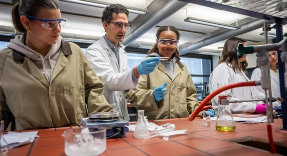 Wissenschaftsunterricht mit praktischer Demonstration